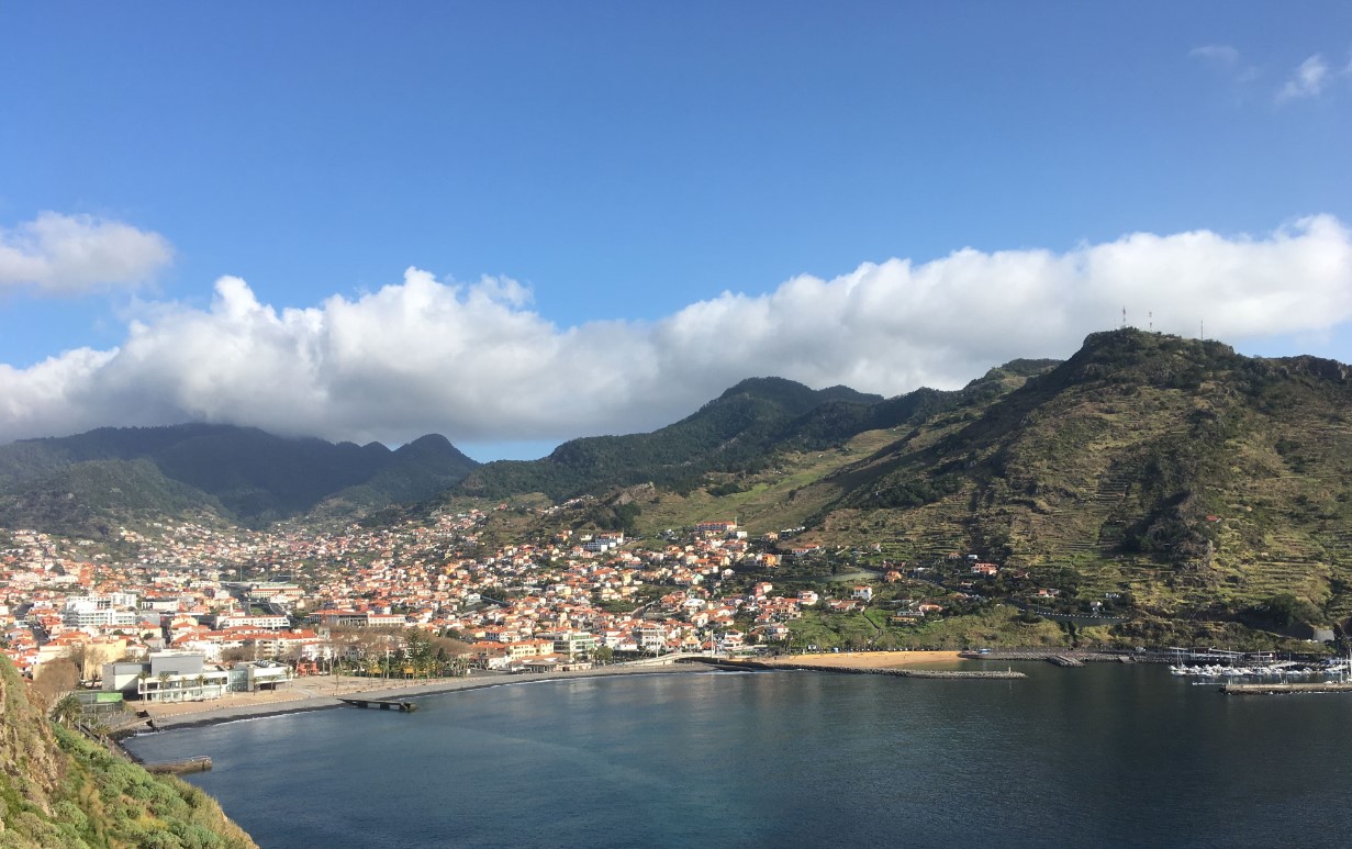 Guided tours of Madeira - Santana and the east 